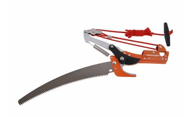 Húsenica s pílkou, kov